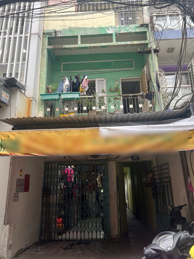 Mặt tiền khu chợ vải Tân Bình, kinh doanh tấp nập.